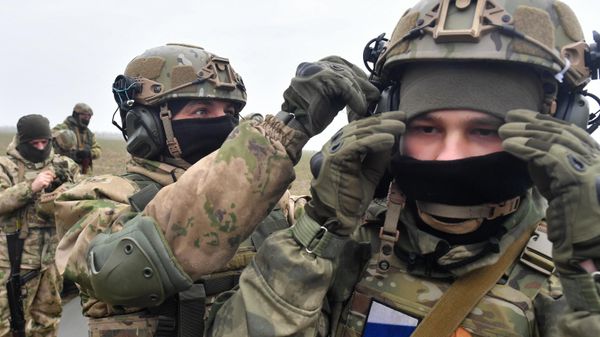 Подготовка бойцов добровольческого батальона имени Судоплатова на полигоне в Запорожской области