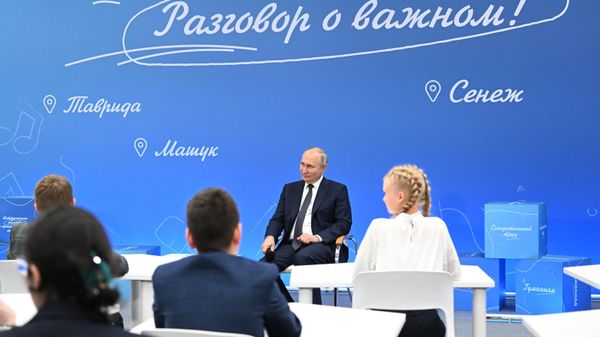 Президент РФ В. Путин посетил мастерскую управления Сенеж