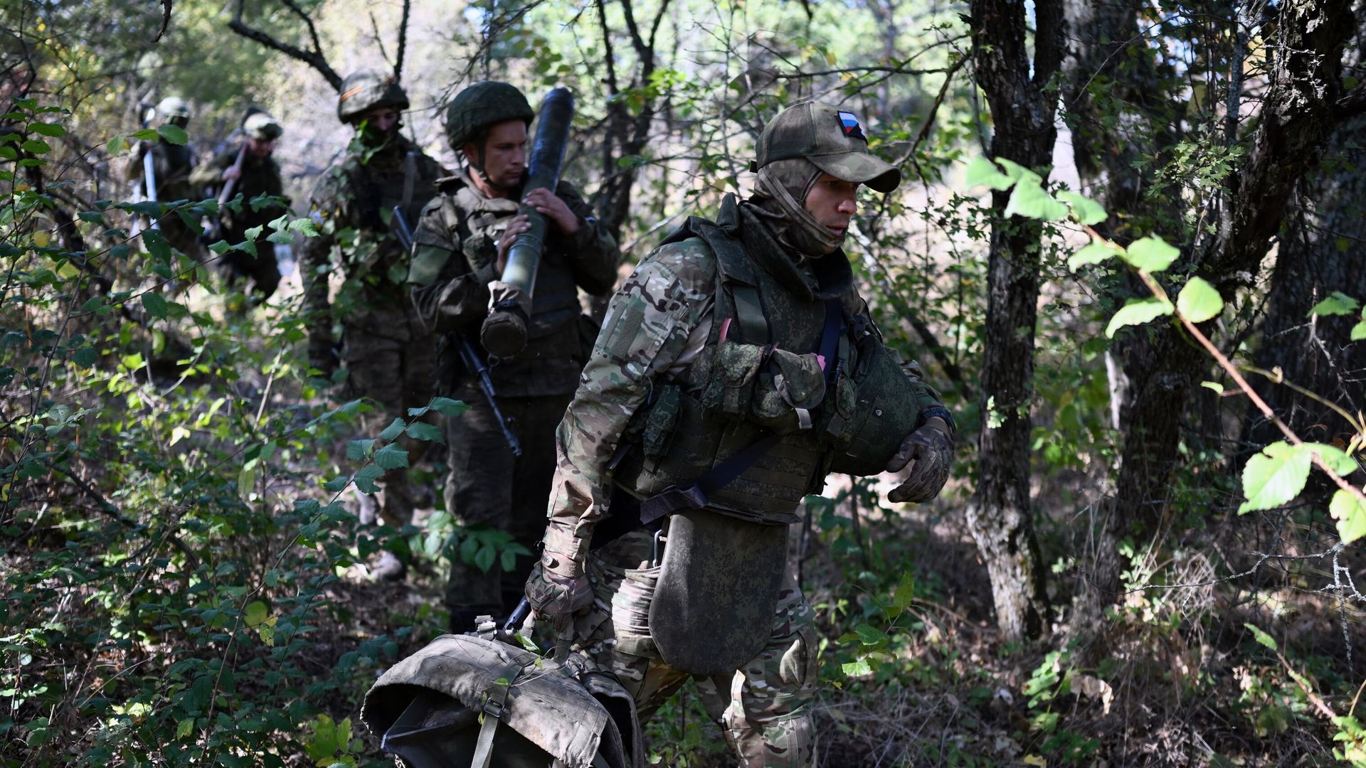 Пополнение одного из десантно-штурмовых полков ВДВ проводит занятия по боевому слаживанию на полигоне в ЛНР - РИА Новости, 1920, 22.09.2023