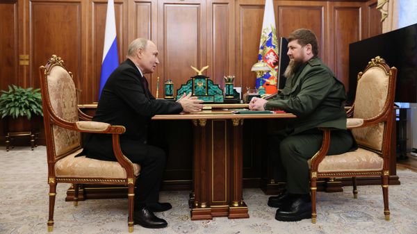 Президент РФ В. Путин провел встречу с главой Чечни Р. Кадыровым