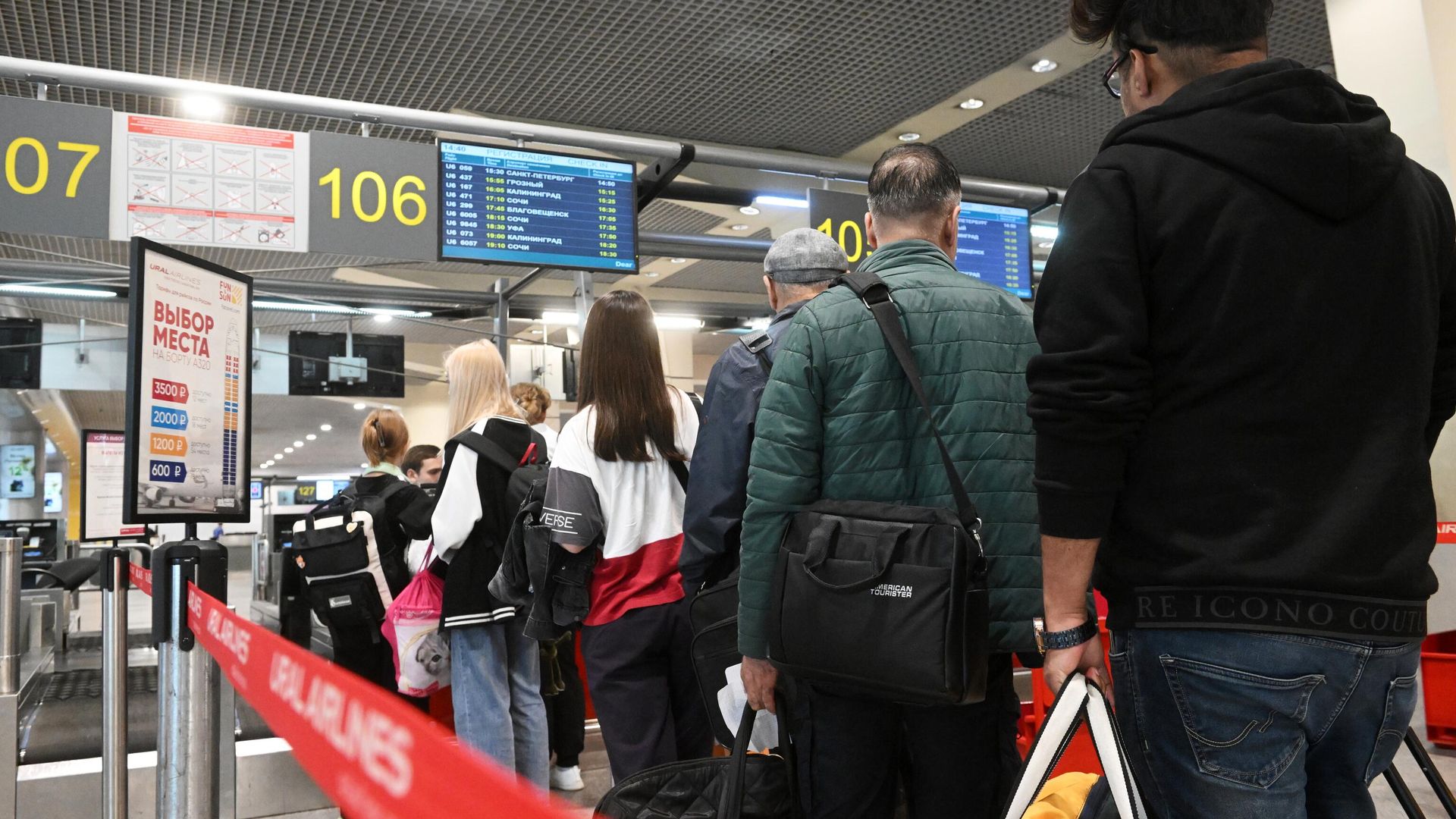 Работа московского аэропорта Домодедово Работа московского аэропорта Домодедово - РИА Новости, 1920, 29.10.2024