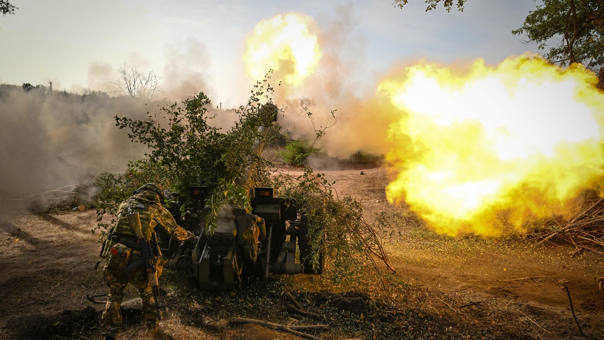 Боевая работа расчетов буксируемых гаубиц Д-30 ЦВО в зоне проведения СВО - РИА Новости, 1920, 15.10.2023