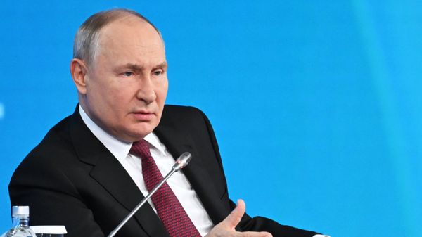 Президент РФ В. Путин выступил на пленарном заседании форума РЭН-2023
