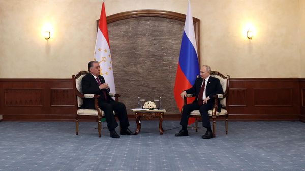 Официальный визит президента РФ В. Путина в Киргизию. День второй