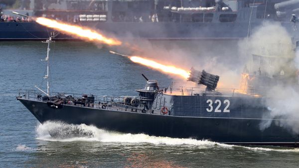 Празднование Дня ВМФ в городах России