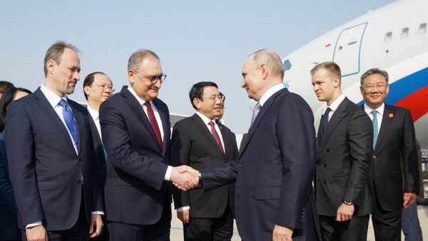 Визит президента РФ В. Путина в Китай для участия в мероприятиях третьего Международного форума Один пояс, один путь
