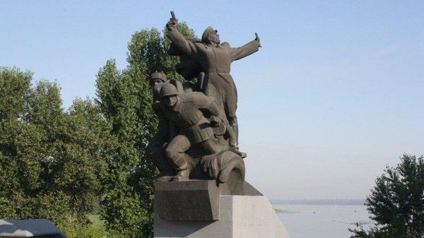 Памятник 152 дивизии в Днепропетровске Памятник 152 дивизии в Днепропетровске