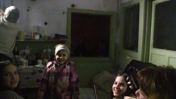 Дети в бомбоубежище
