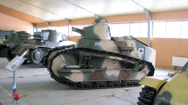 Танк Renault FT, музей в Кубинке Танк Renault FT, музей в Кубинке