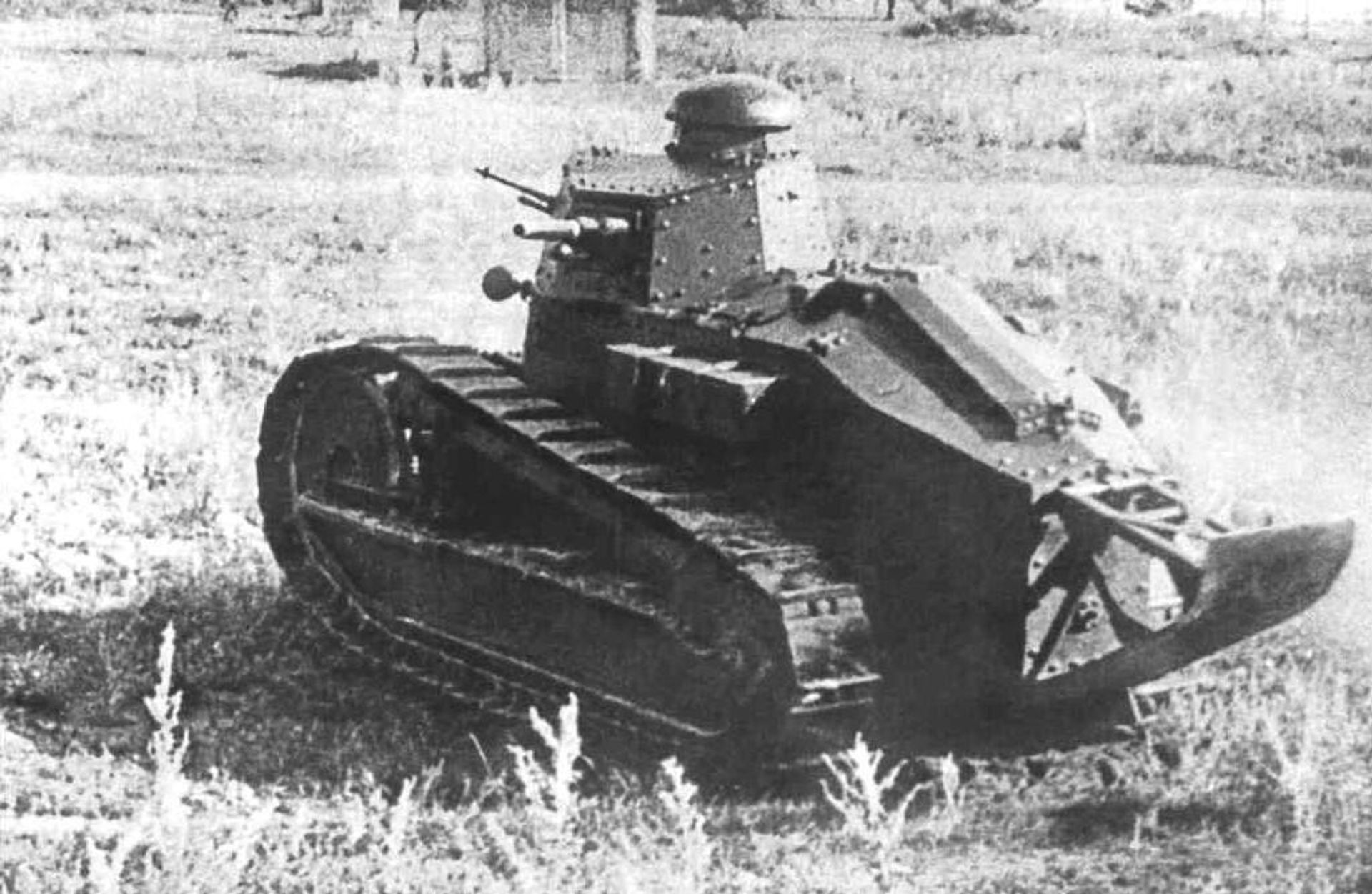 Танк Рено Русский со смешанным вооружением на учениях, 1920-е годы Танк Рено Русский со смешанным вооружением на учениях, 1920-е годы - РИА Новости, 1920, 08.11.2023