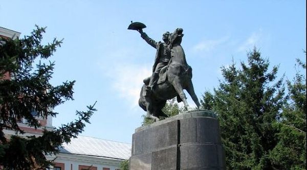 Памятник А.В. Суворову в Тульчине Винницкой области Памятник А.В. Суворову в Тульчине Винницкой области