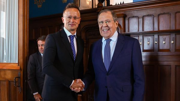 Встреча глав МИД РФ и Венгрии С. Лаврова и П. Сийярто