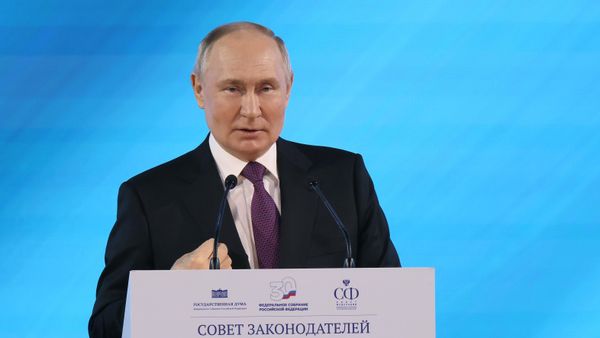 Президент РФ В. Путин принял участие в заседании Совета законодателей РФ Президент РФ В. Путин принял участие в заседании Совета законодателей РФ
