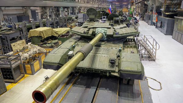 Уралвагонзавод завершил поставку усовершенствованных танков Т-90М Прорыв и Т-72Б3М