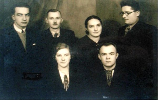 Николай Козак стоит крайний слева Николай Козак стоит крайний слева