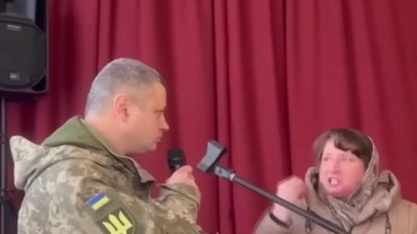 сотрудник ТЦК и СП и жительница Космача