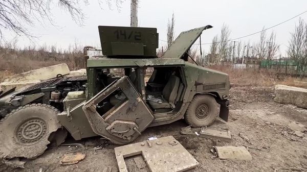 Разминирование дорог и зачистка жилого сектора в Авдеевке