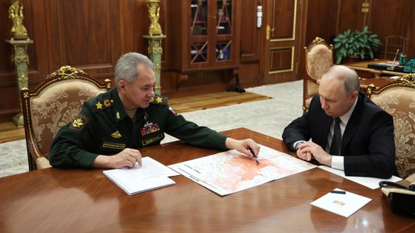 Президент РФ В. Путин провел встречу с министром обороны РФ С. Шойгу