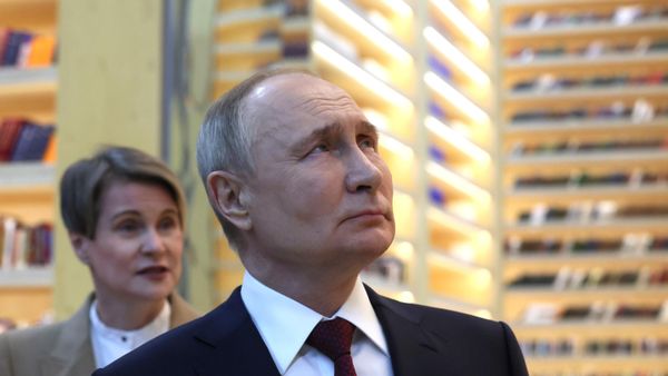Президент РФ В. Путин посетил Всемирный фестиваль молодежи