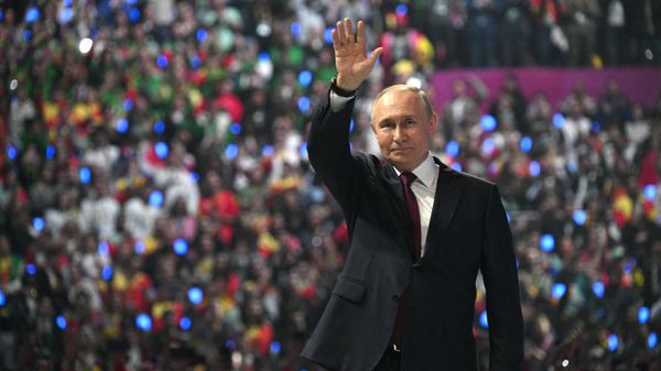 Президент РФ В. Путин посетил Всемирный фестиваль молодежи