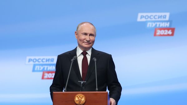 В. Путин встретился с доверенными лицами в избирательном штабе