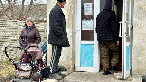 В прифронтовых районах Донецка В прифронтовых районах Донецка