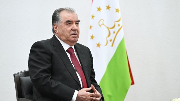Президент РФ В. Путин встретился с президентом Таджикистана Э. Рахмоном