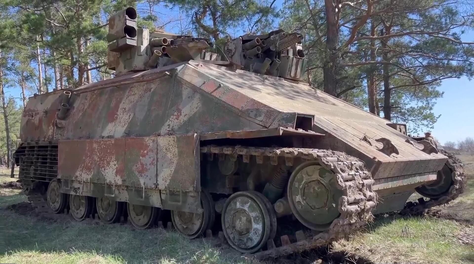 Российские военные показали бронемашину Азовец - РИА Новости, 1920, 05.04.2024