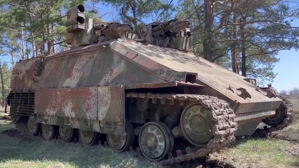 Российские военные показали бронемашину Азовец