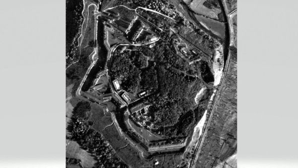 Лысогорский форт. Немецкая аэрофотосъёмка 1918 года. Открытый источник Лысогорский форт. Немецкая аэрофотосъёмка 1918 года. Открытый источник