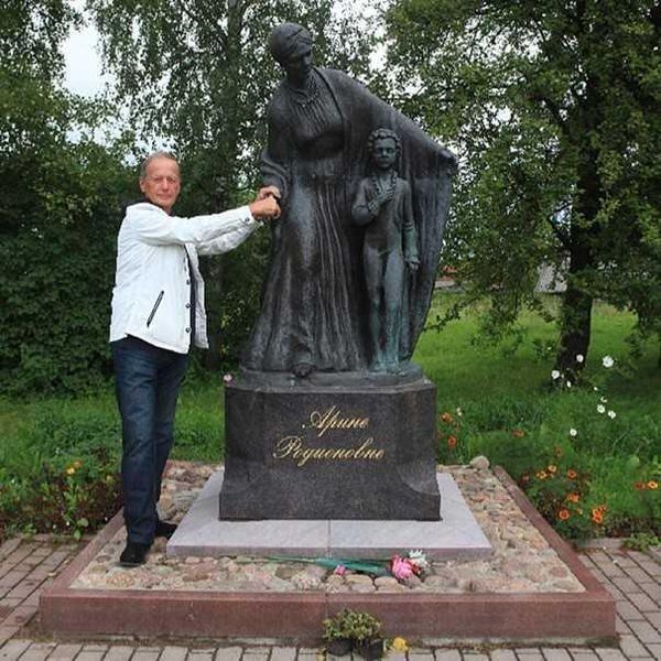 Задорнов и памятник Пушкину и Арине Родионовне