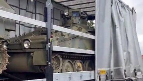 западный броневик, замаскированный под гражданский груз