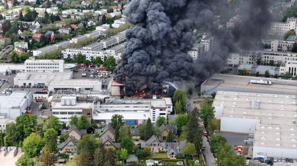 Завод по производству ПВО в Германии выгорел до крыши 