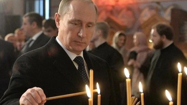 Путин в храме