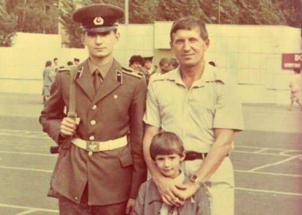Алексей Дюмин с отцом и младшим братом