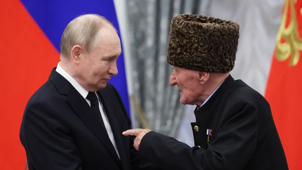 Президент Владимир Путин вручил высшие государственные награды РФ
