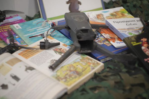 Сбитый дрон, выставка Украина.ру