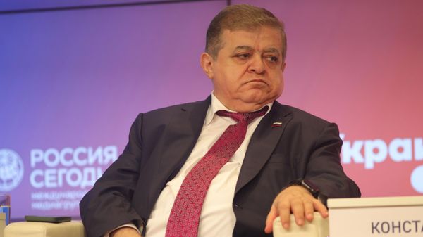 Сенатор от Еврейской автономной области, первый заместитель председателя Комитета Совета Федерации по международным делам Владимир Джабаров