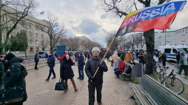 Акция в поддержку германско-российской дружбы в Берлине. Предоставлено героями истории Акция в поддержку германско-российской дружбы в Берлине. Предоставлено героями истории