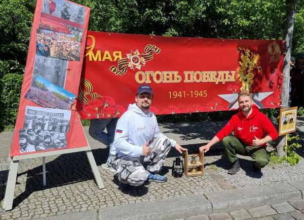 Иван и Вячеслав в Берлине с Вечным огнем из Москвы. Предоставлено героями истории Иван и Вячеслав в Берлине с Вечным огнем из Москвы. Предоставлено героями истории