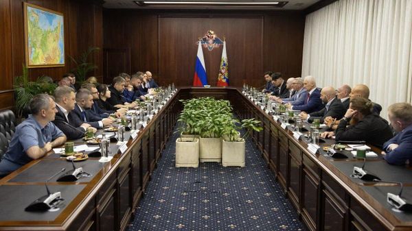 Белоусов впервые провел встречу с военкорами