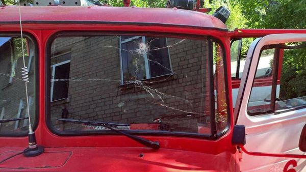 В Донецке во время повторного обстрела пострадали четверо спасателей В Донецке во время повторного обстрела пострадали четверо спасателей