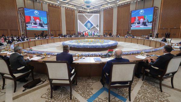 Визит президента Владимира Путина в Казахстан для участия в саммите ШОС. День второй.