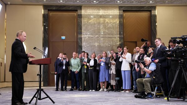 Визит президента Владимира Путина в Казахстан для участия в саммите ШОС. День второй.