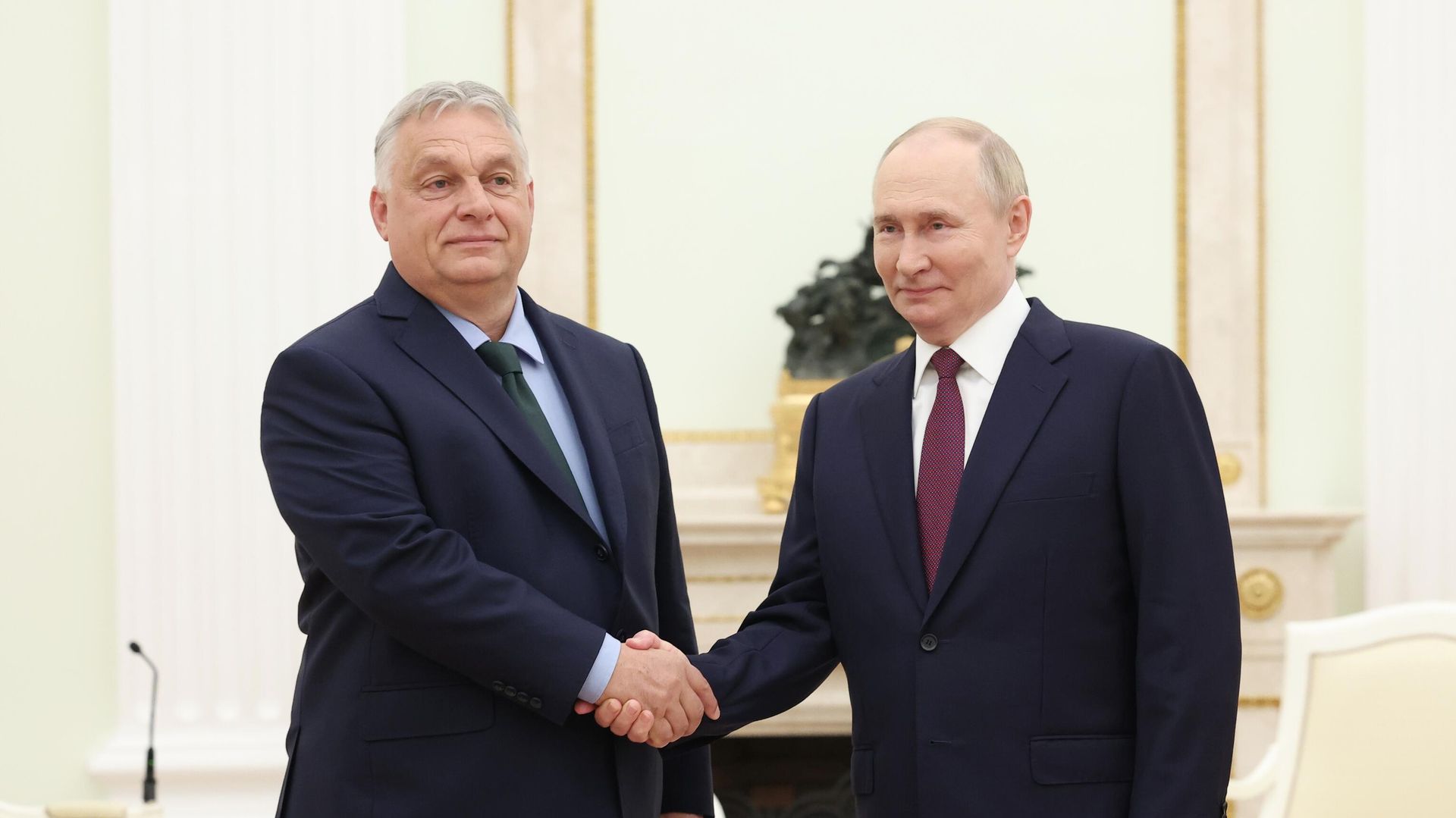 Президент РФ Владимир Путин встретился с премьер-министром Венгрии В. Орбаном - РИА Новости, 1920, 28.11.2025