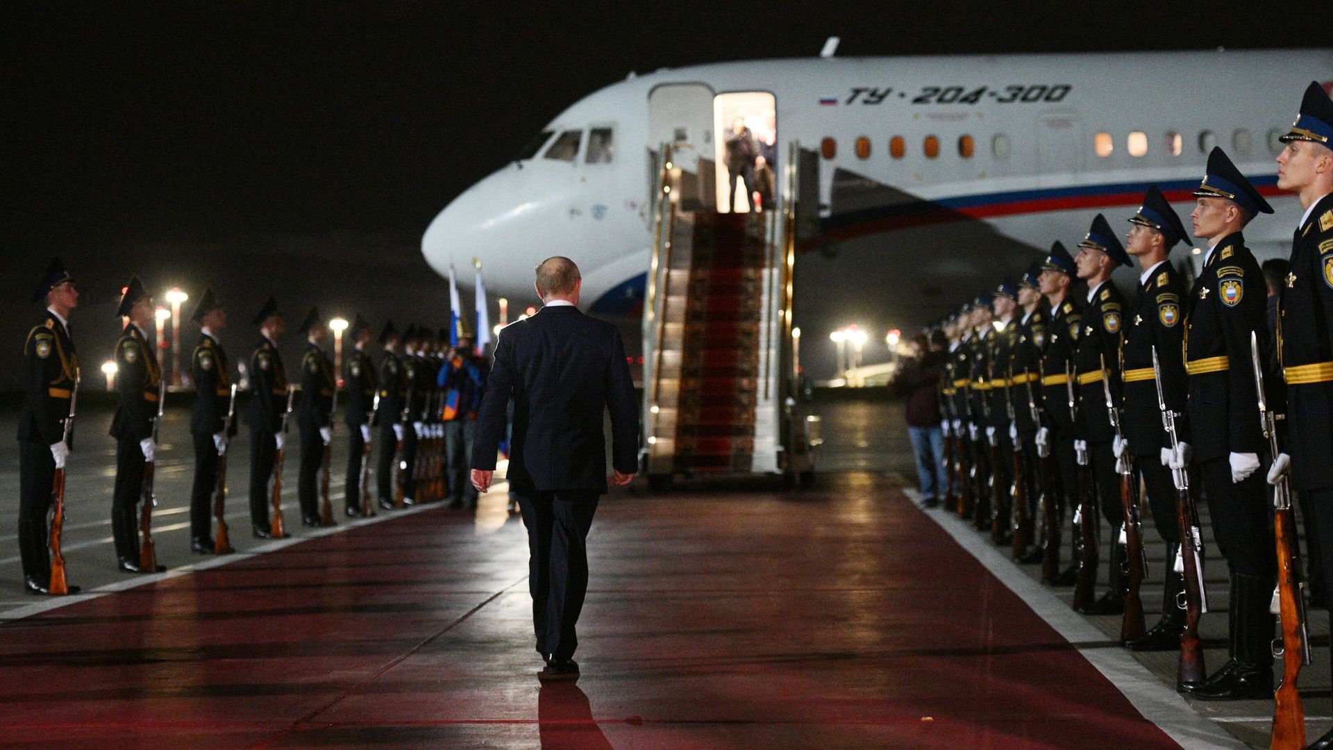 Президент Владимир Путин встретил в аэропорту граждан России, которые были освобождены в результате обмена - РИА Новости, 1920, 02.08.2024