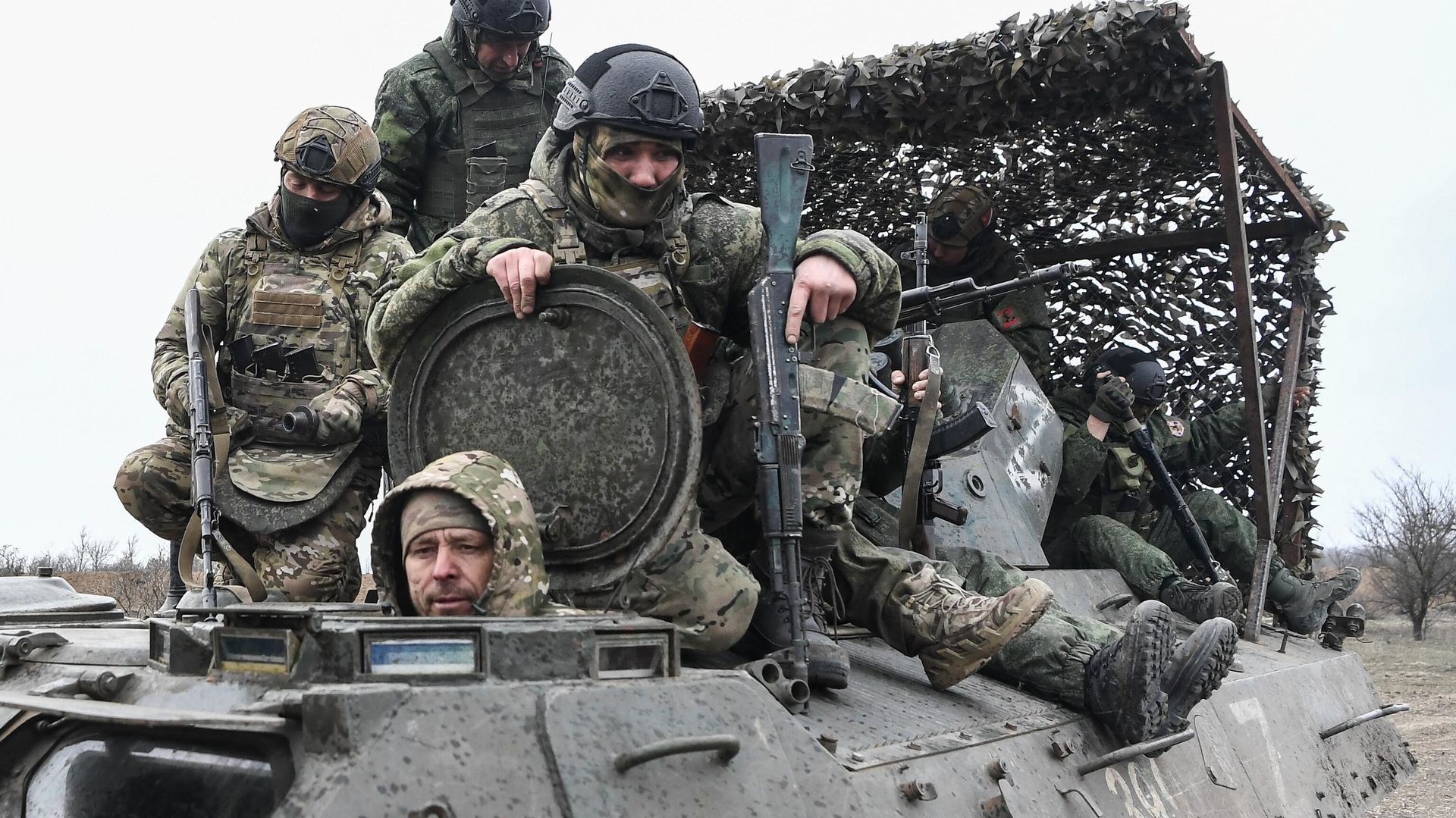 Новоприбывшее на Запорожское направление пополнение ВС РФ проходит обучение на полигоне в зоне СВО - РИА Новости, 1920, 26.02.2025