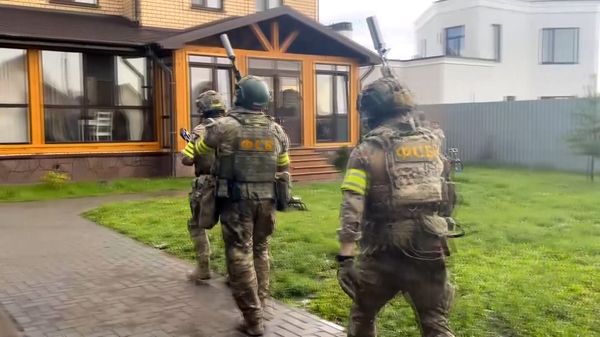 ФСБ РФ задержала религиозных деятелей, вербовавших людей в Сирию ФСБ РФ задержала религиозных деятелей, вербовавших людей в Сирию