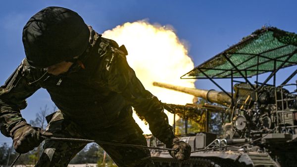 Работа артиллерийского расчета САУ Пион группировки войск Запад