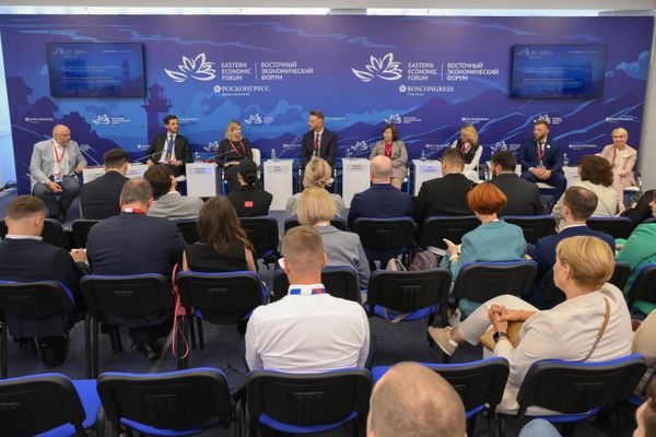 Конференция Культурное лидерство как фактор конкурентоспособности регионов.  Модератор — депутат Госдумы России, африканист, д.э.н. Николай Новичков. ВЭФ-2024